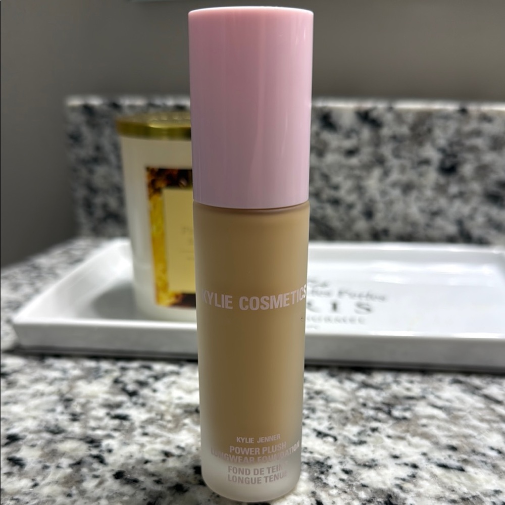 Kylie Cosmetics Longwear Foundation - Cream